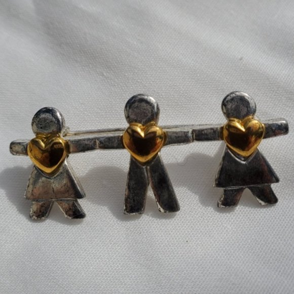 Two girls and One boy Vintage Small Brooch or Large Lapel pin - Picture 1 of 3
